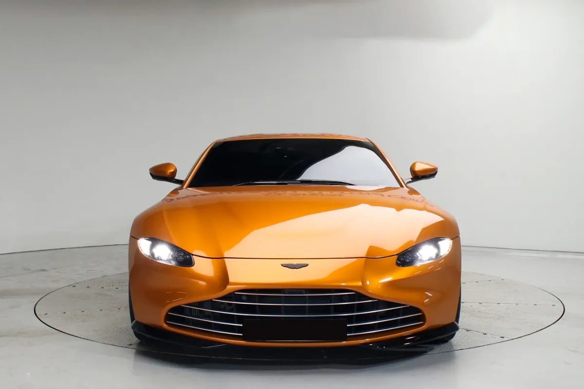 Aston Martin Vantage 2023 4.0 л 510 л.с Бензин, новый авто, Задний привод, Автомат, цвет Коричневый, страна-производитель — Великобритания