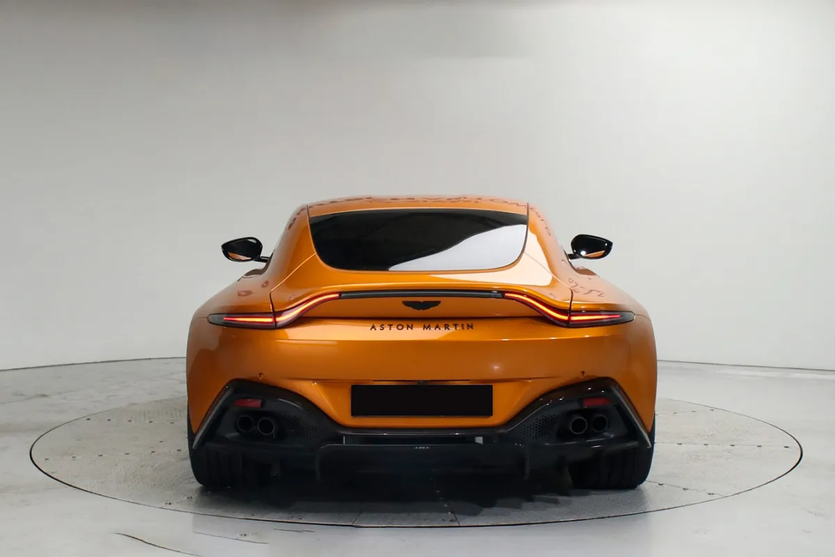 Купить Aston Martin Vantage 2023 4.0 л 510 л.с Бензин, Коричневый, Автомат, Задний привод — авто из Великобритания, с доставкой по всей России