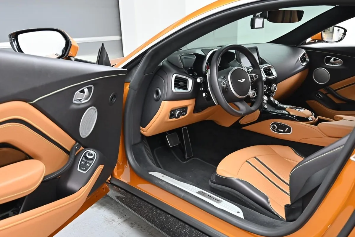 Новый Aston Martin Vantage 2023 4.0 л 510 л.с Бензин: Задний привод, Коричневый, коробка — Автомат, привезён из Великобритания, доставка по регионам