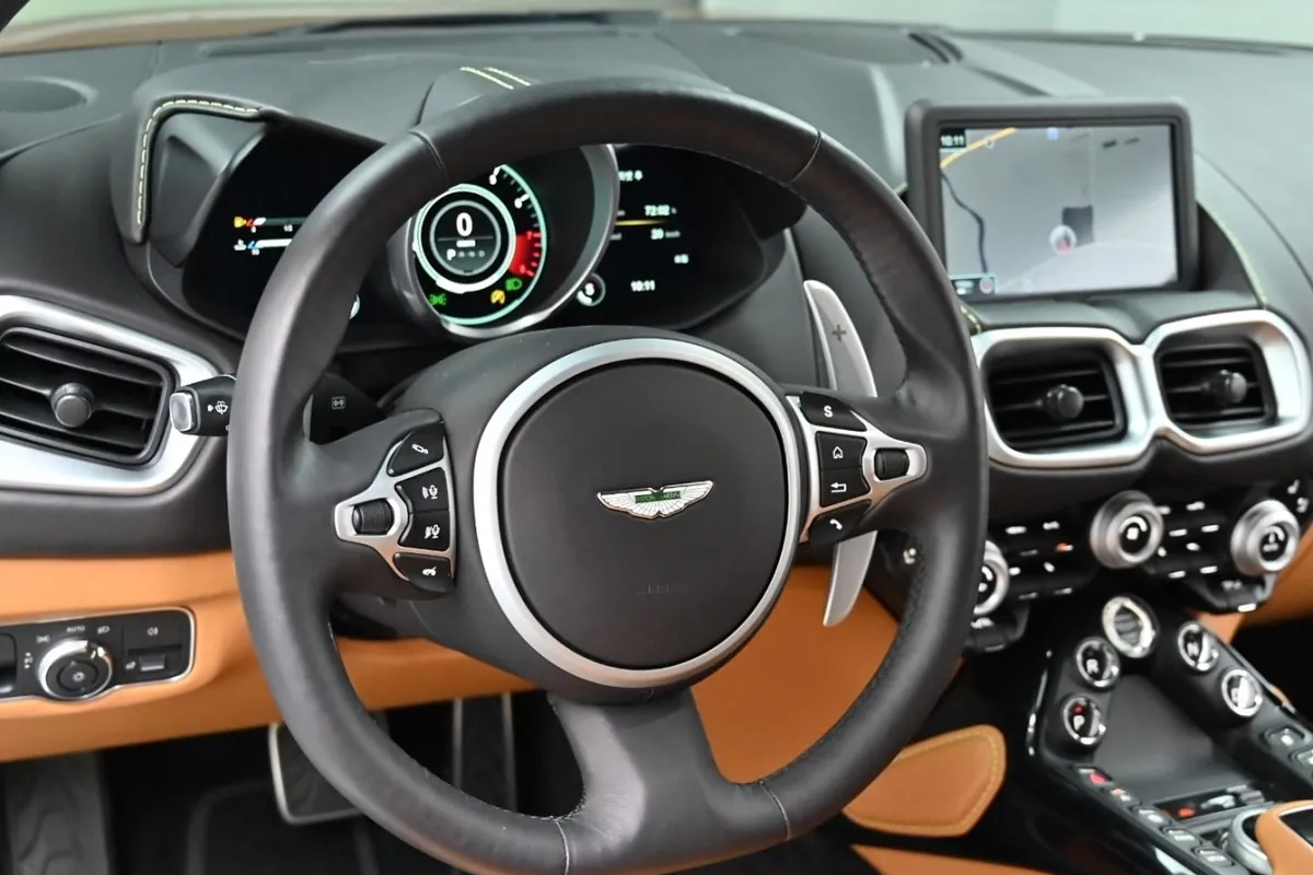 Выбор покупателей — Aston Martin Vantage 2023 4.0 л 510 л.с Бензин, пробег 1 486 км, Коричневый, привезён из Великобритания, доставка по РФ