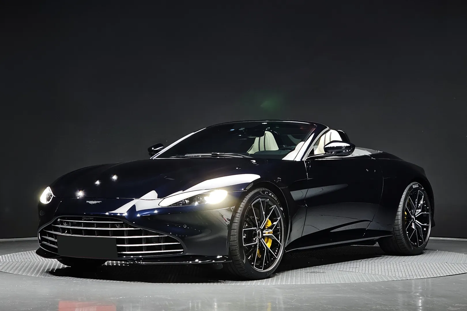 Фото для aston-martin Vantage Roadster