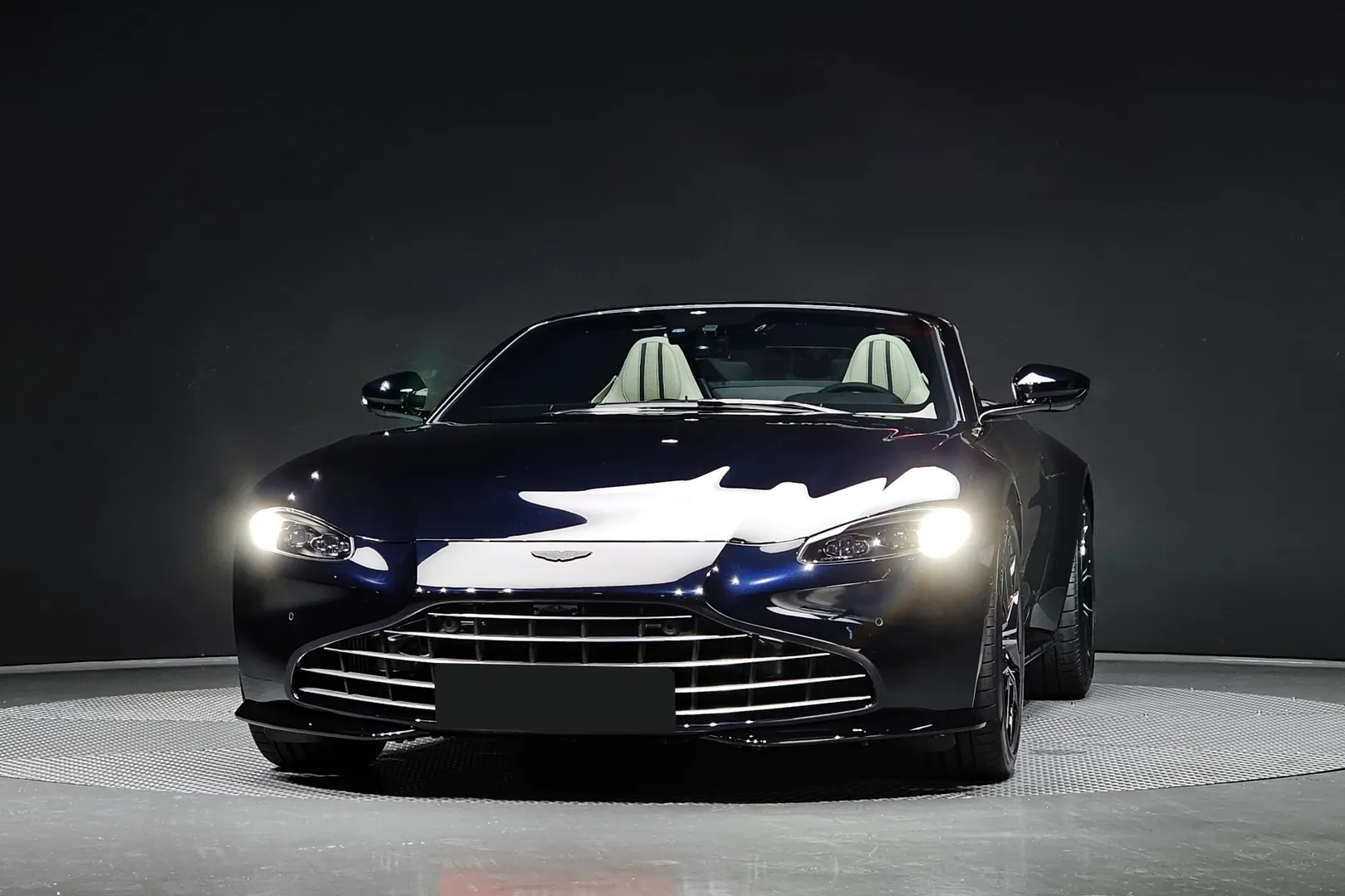 Aston Martin Vantage 2023 4.0 л 503 л.с Бензин, новый авто, Задний привод, Автомат, цвет Чёрный, страна-производитель — Великобритания