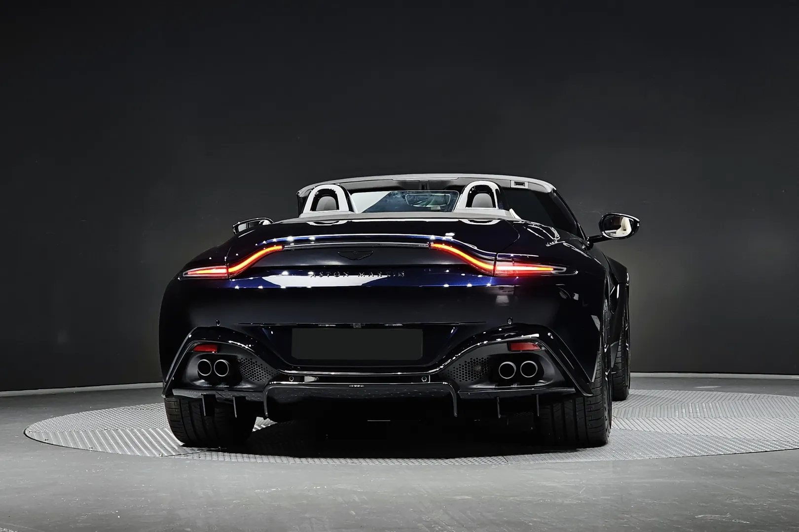 Купить Aston Martin Vantage 2023 4.0 л 503 л.с Бензин, Чёрный, Автомат, Задний привод — авто из Великобритания, с доставкой по всей России