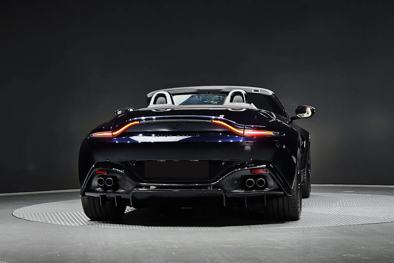 Купить Aston Martin Vantage 2023 4.0 л 510 л.с Бензин, Чёрный, Автомат, Задний привод — авто из Великобритания, с доставкой по всей России