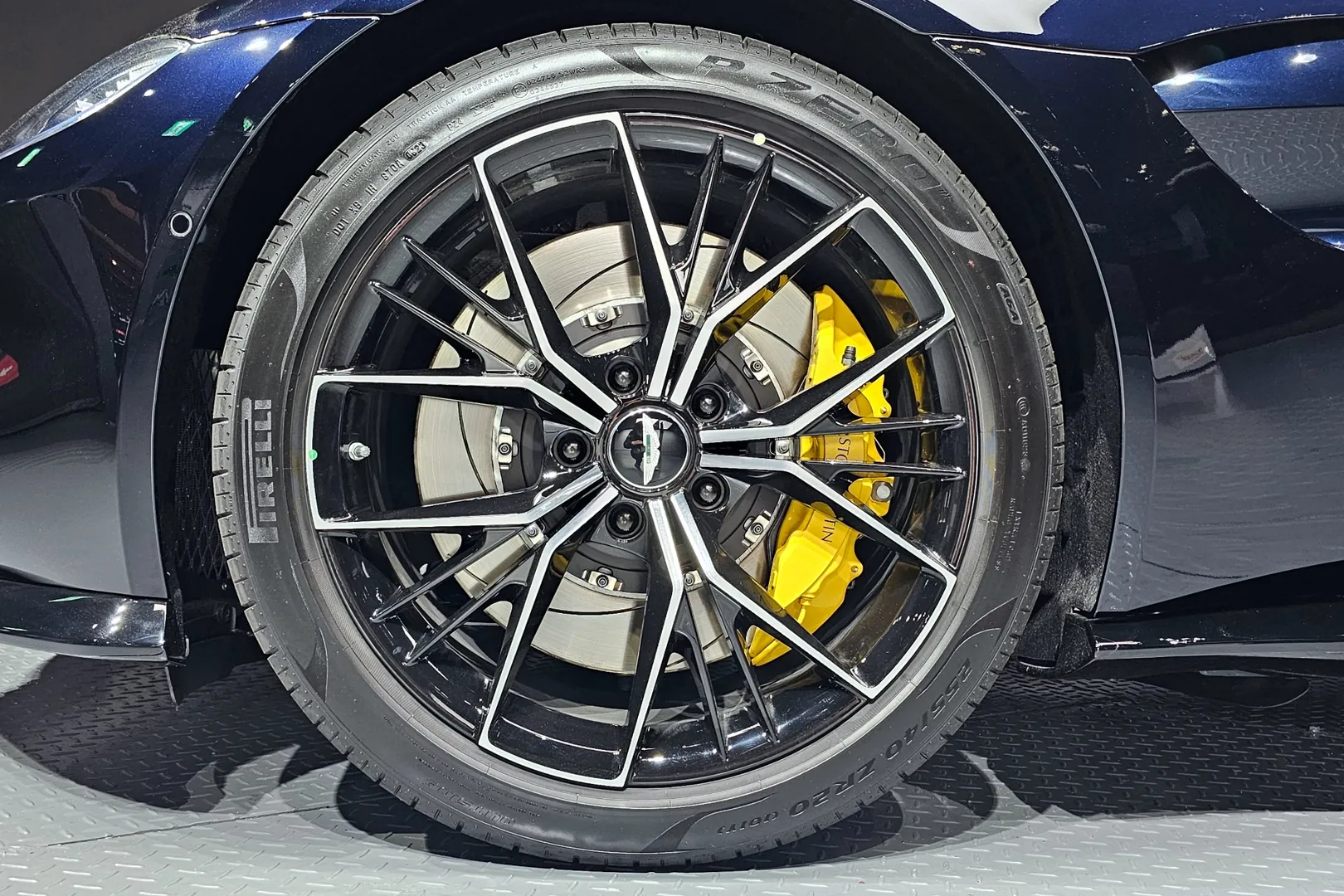 Выбор покупателей — Aston Martin Vantage 2023 4.0 л 503 л.с Бензин, пробег 58 км, Чёрный, привезён из Великобритания, доставка по РФ
