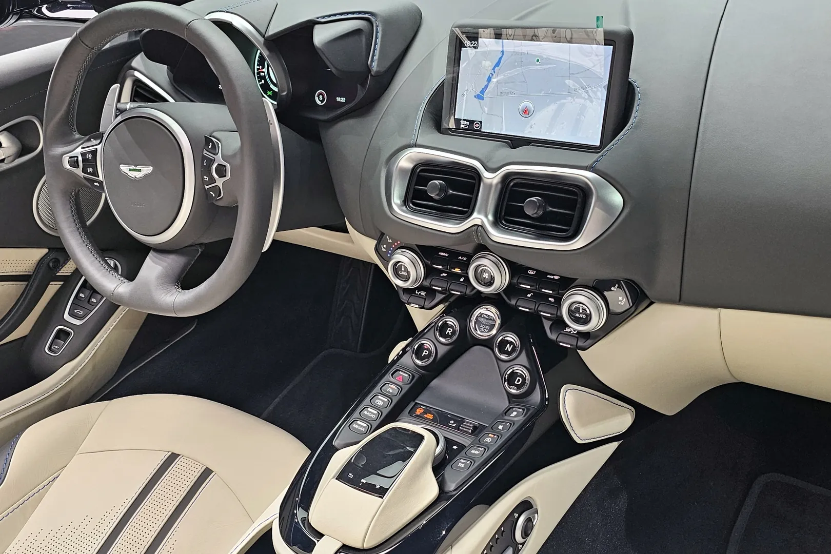 Надёжный Aston Martin Vantage 2023 4.0 л 503 л.с Бензин с двигателем 4,0 л, Чёрный, пробег 58 км, Автомат, поставка из Великобритания