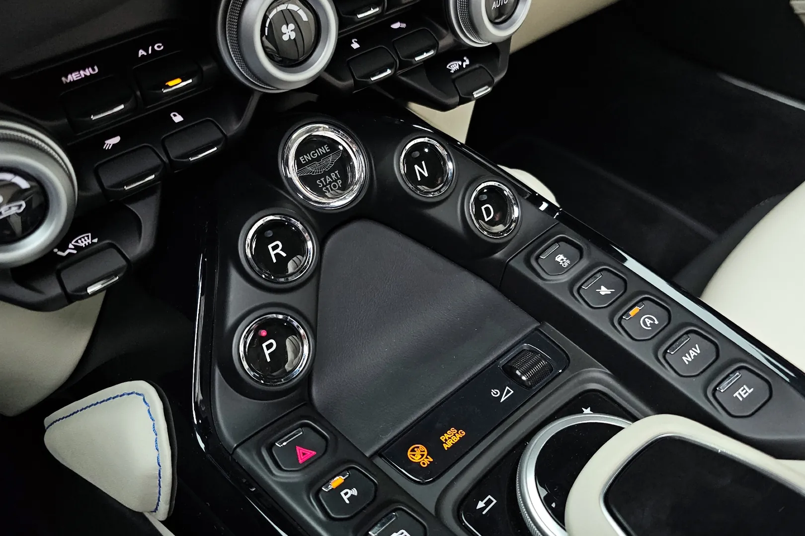 Официальная поставка Aston Martin Vantage 2023 4.0 л 503 л.с Бензин, Чёрный, Автомат, Задний привод, привезён из Великобритания