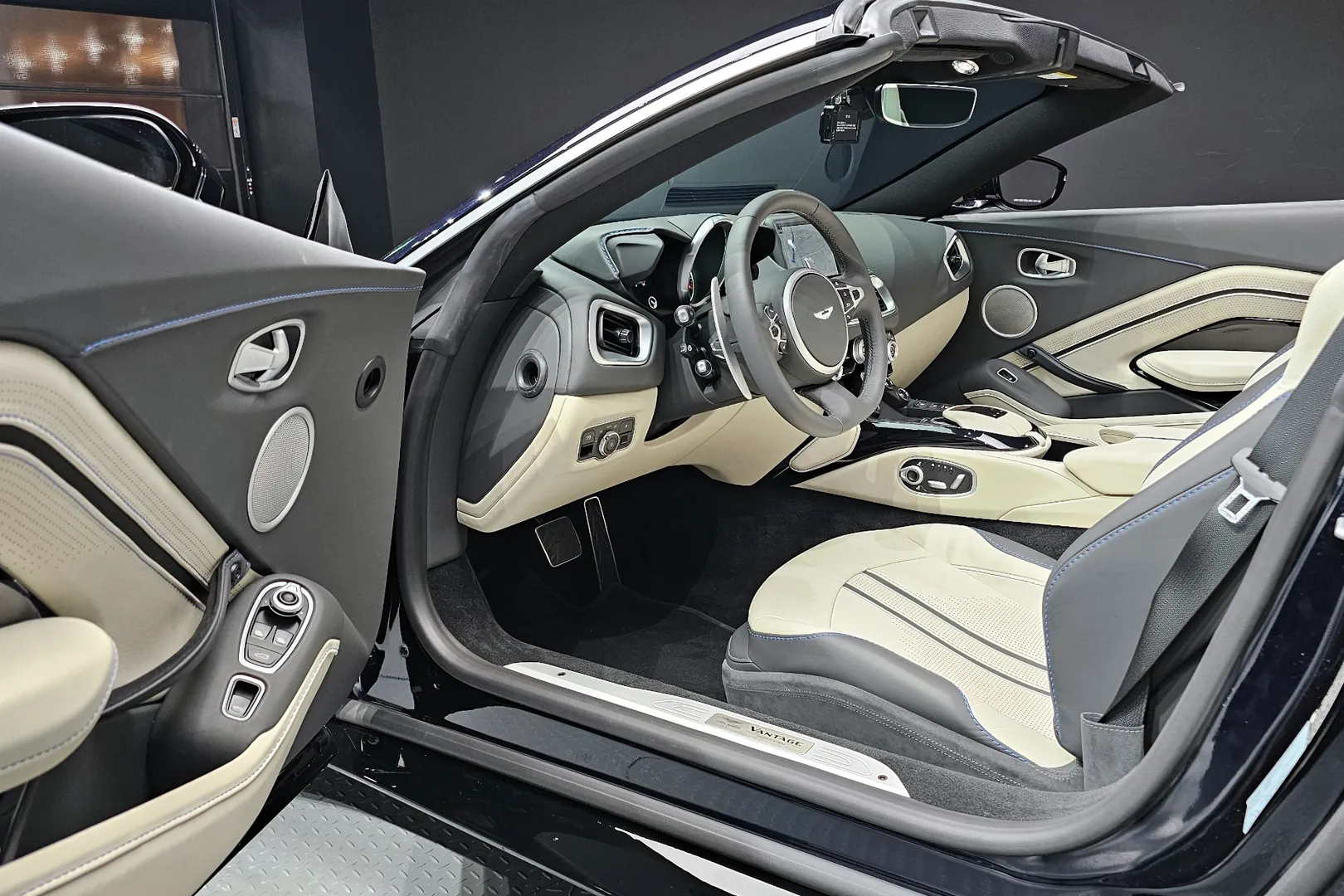 Aston Martin Vantage 2023 4.0 л 503 л.с Бензин, коробка Автомат, привод Задний привод, автомобиль из Великобритания, доставка по России