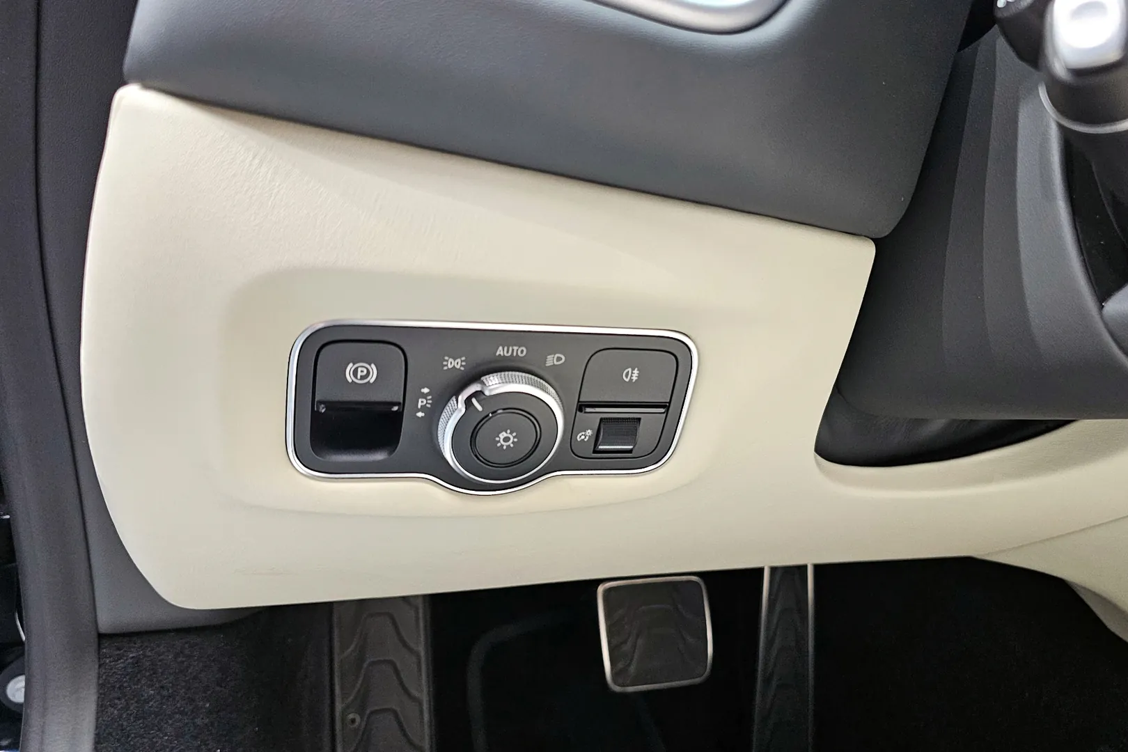 Новый Aston Martin Vantage 2023 4.0 л 503 л.с Бензин в кузове Чёрный, коробка — Автомат, привод — Задний привод, страна производства — Великобритания