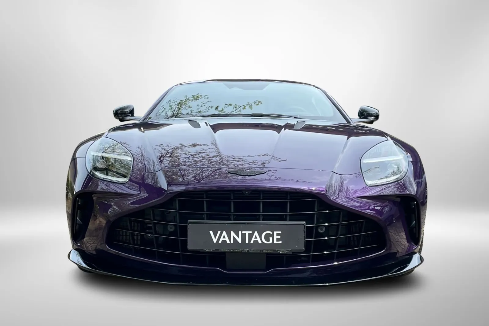 Aston Martin Vantage V8 Coupe 2026 4.0 л 665 л.с Бензин, новый авто, Задний привод, Автомат, цвет Фиолетовый, страна-производитель — Германия Vantage V8 Coupe - фото 2
