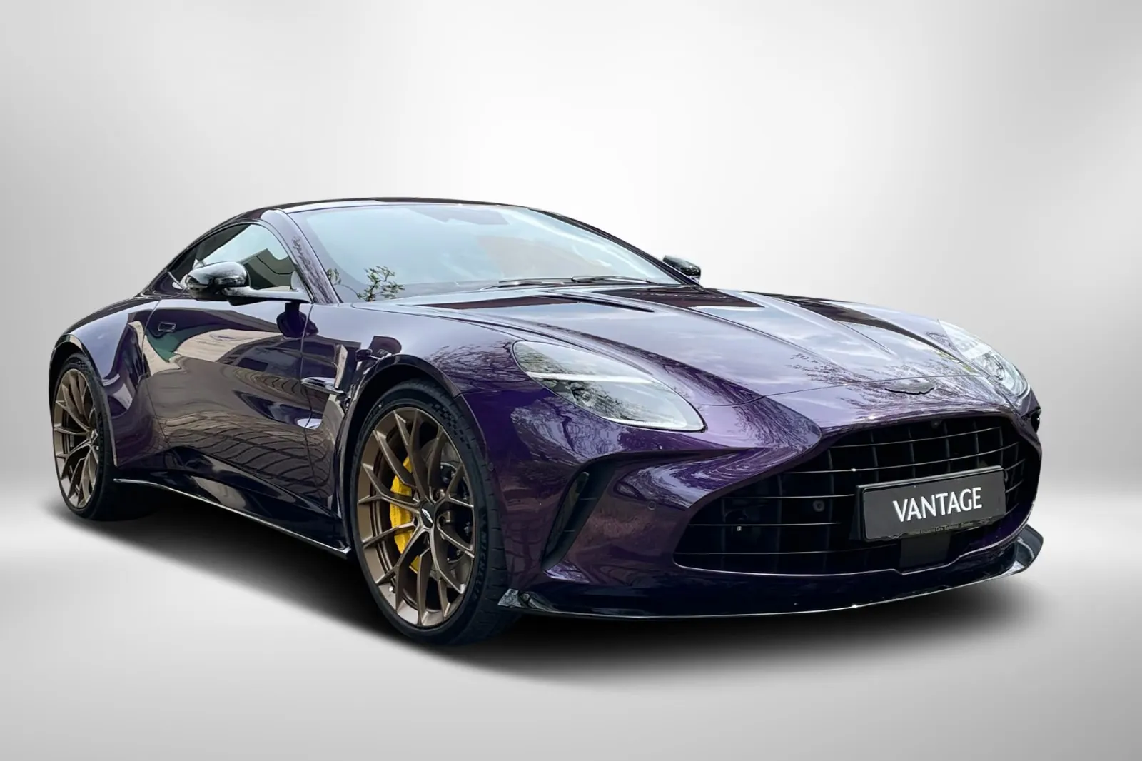 Надёжный Aston Martin Vantage V8 Coupe 2026 4.0 л 665 л.с Бензин с двигателем 4,0 л, Фиолетовый, пробег 50 км, Автомат, поставка из Германия, фото 8