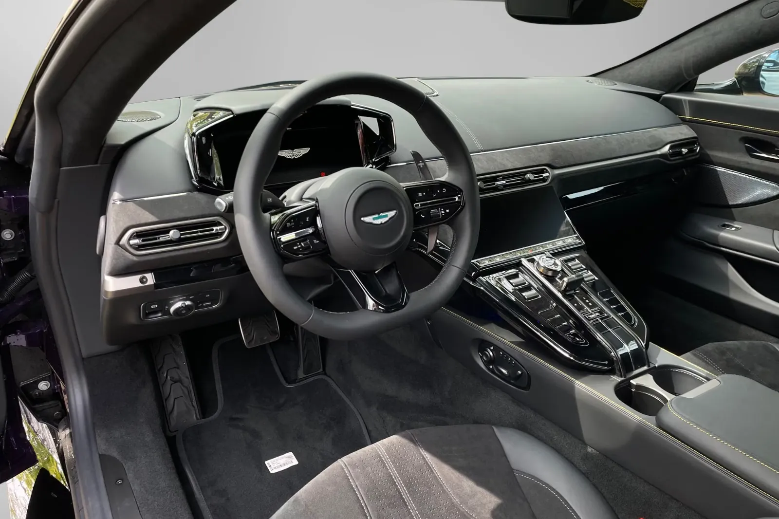 Официальная поставка Aston Martin Vantage V8 Coupe 2026 4.0 л 665 л.с Бензин, Фиолетовый, Автомат, Задний привод, привезён из Германия, фото 16
