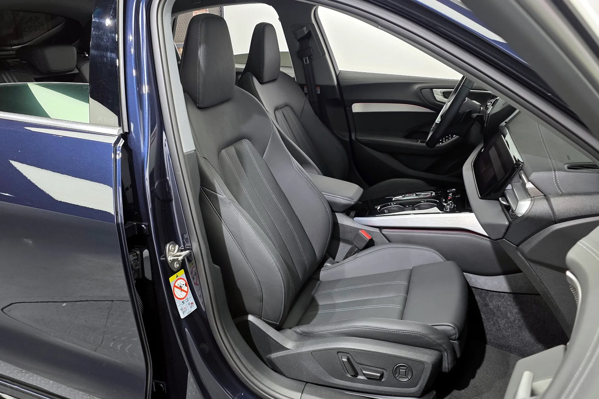 Надёжный Audi A5 40 TFSI Quattro S Line 2025 2.0 л 204 л.с Бензин с двигателем 2,0 л, Синий, пробег 5 663 км, Автомат, поставка из Германия