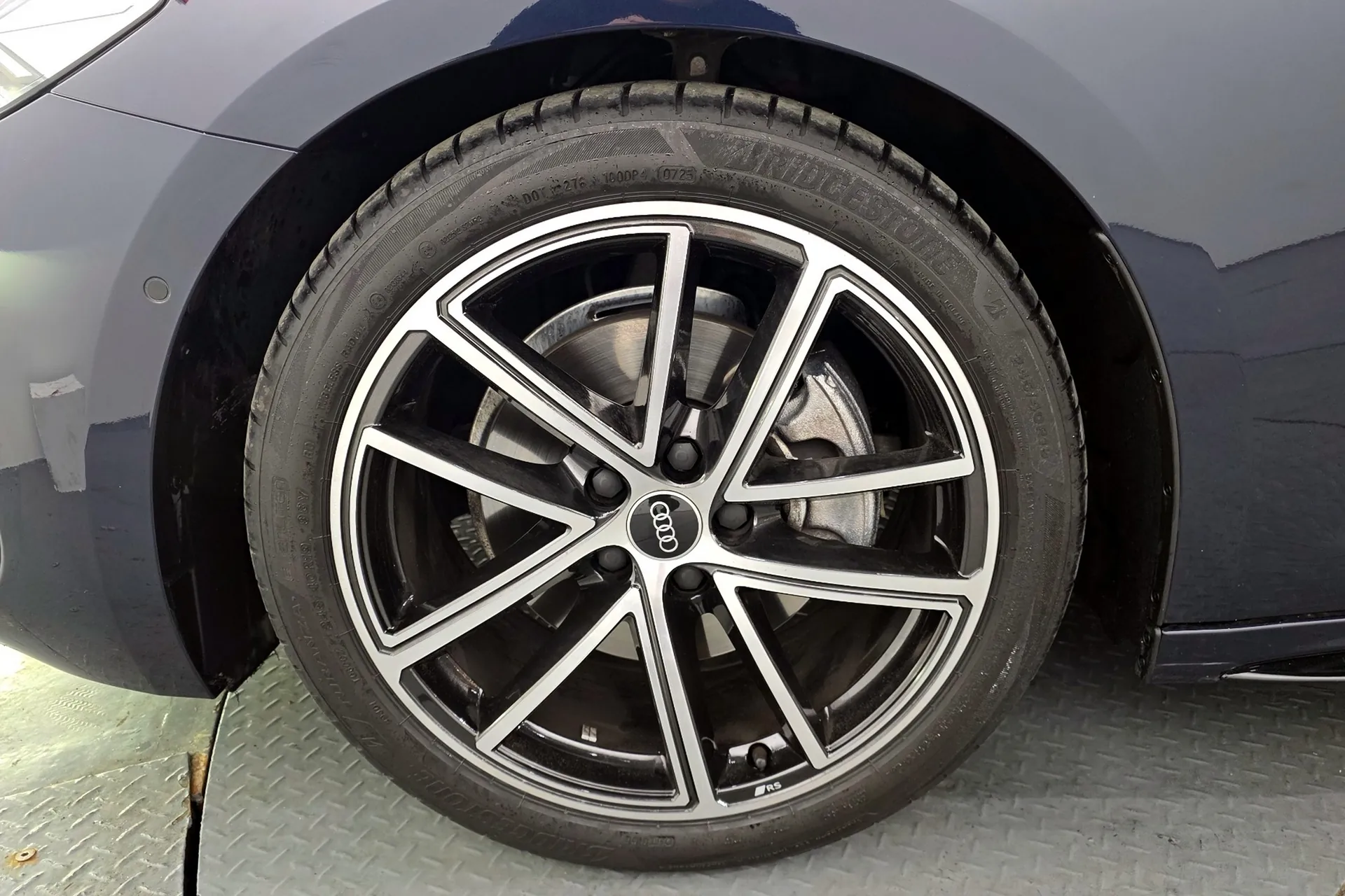 Audi A5 40 TFSI Quattro S Line 2025 2.0 л 204 л.с Бензин, пробег 5 663 км, цвет кузова Синий, тип трансмиссии Автомат, привод Полный привод, из Германия