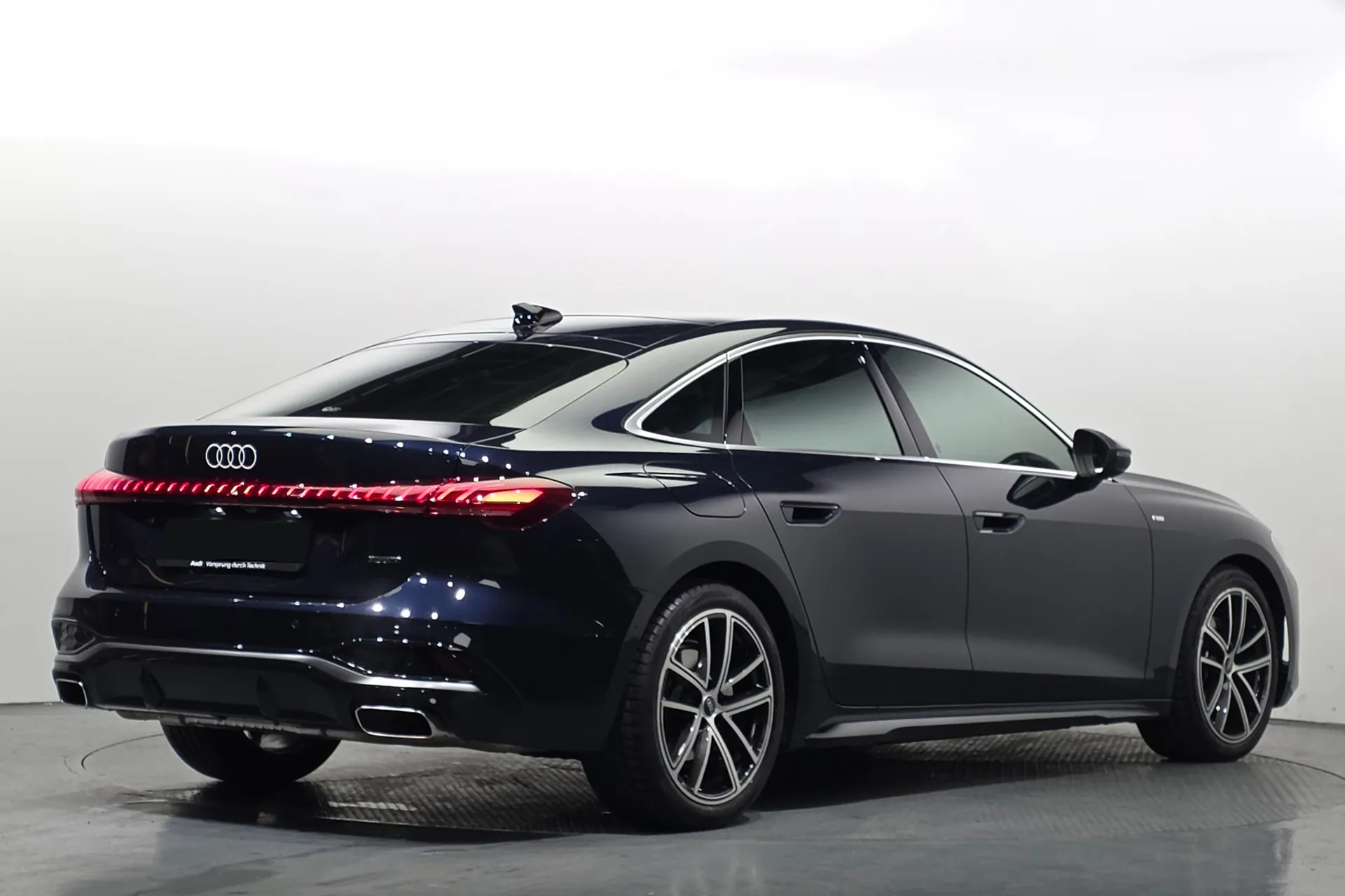 Заказать Audi A5 40 TFSI Quattro S Line 2025 2.0 л 204 л.с Бензин с пробегом 5 663 км, Автомат, Полный привод, цвет Синий, поставка из Германия, доставка по РФ