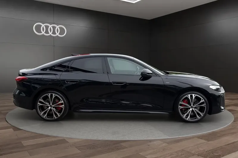 Заказать Audi A5 Limousine e-hybrid quattro S line 2026 2.0 л 367 л.с Гибрид с пробегом 10 км, Автомат, Полный привод, цвет Чёрный, поставка из Германия, доставка по РФ A5 Limousine e-hybrid quattro S line - фото 3