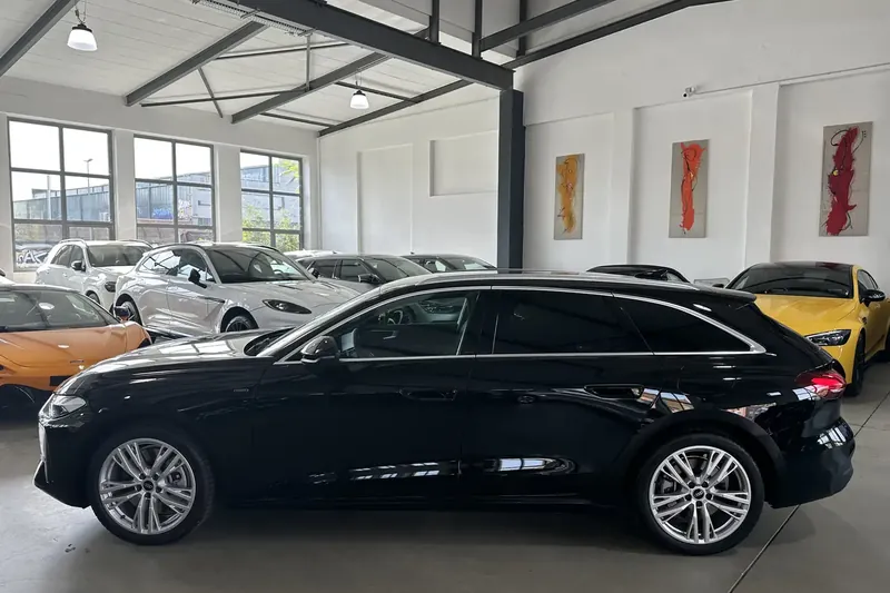 Заказать Audi A5 Avant TFSI e-hybrid quattro (PHEV) 2026 2.0 л 299 л.с Гибрид с пробегом 500 км, Автомат, Полный привод, цвет Чёрный, поставка из Германия, доставка по РФ A5 Avant TFSI e-hybrid quattro (PHEV) - фото 3