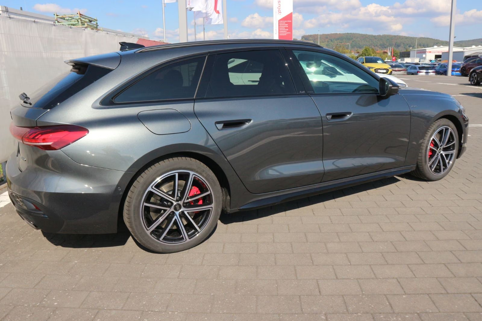 Заказать Audi A5 Avant e-hybrid quattro S line 2026 2.0 л 367 л.с Гибрид с пробегом 10 км, Автомат, Полный привод, цвет Серый, поставка из Германия, доставка по РФ, фото 2