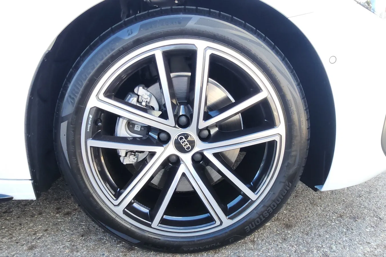 Audi A5 40 TFSI S Line quattro 2026 2.0 л 204 л.с Бензин, пробег 302 км, Белый цвет, коробка Автомат, привод Полный привод, авто из Корея, фото 15