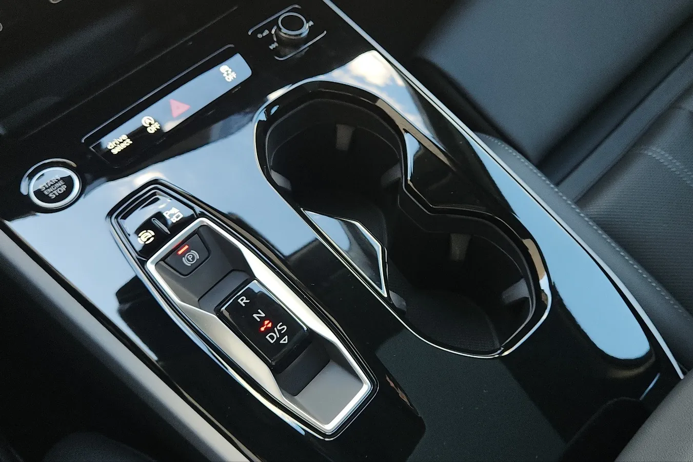 Автомобиль Audi A5 40 TFSI S Line quattro 2026 2.0 л 204 л.с Бензин, Белый, пробег 302 км, производство — Корея, доставка по РФ, фото 9