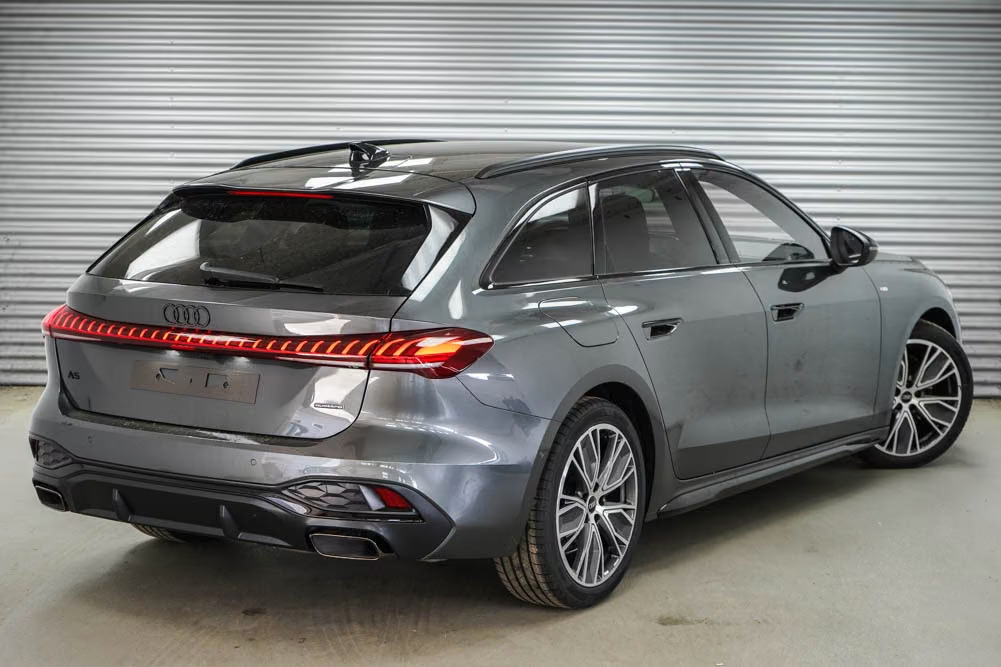 Заказать Audi A5 Avant 40 TFSI quattro S tronic, S-line 2026 2.0 л 204 л.с Бензин с пробегом 20 км, Автомат, Полный привод, цвет Серый, поставка из Германия, доставка по РФ, фото 2