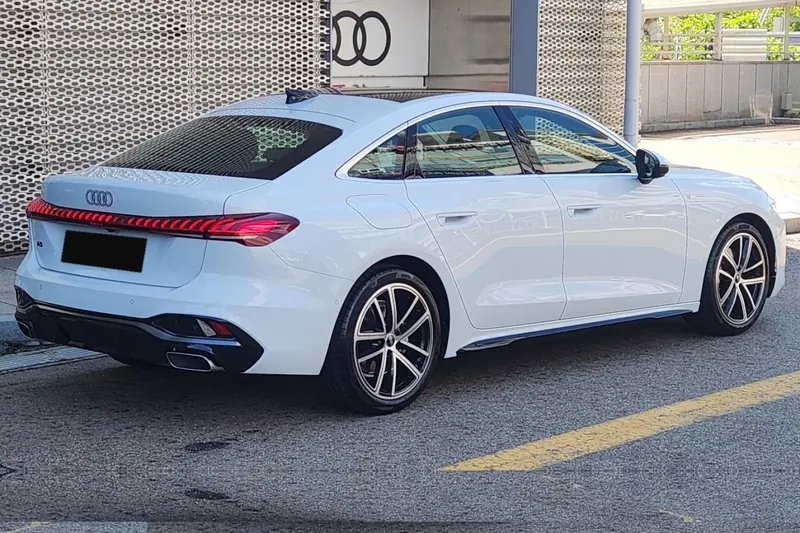 Заказать Audi A5 40 TFSI S Line quattro 2026 2.0 л 204 л.с Бензин с пробегом 302 км, Автомат, Полный привод, цвет Белый, поставка из Корея, доставка по РФ A5 40 TFSI S Line quattro - фото 3