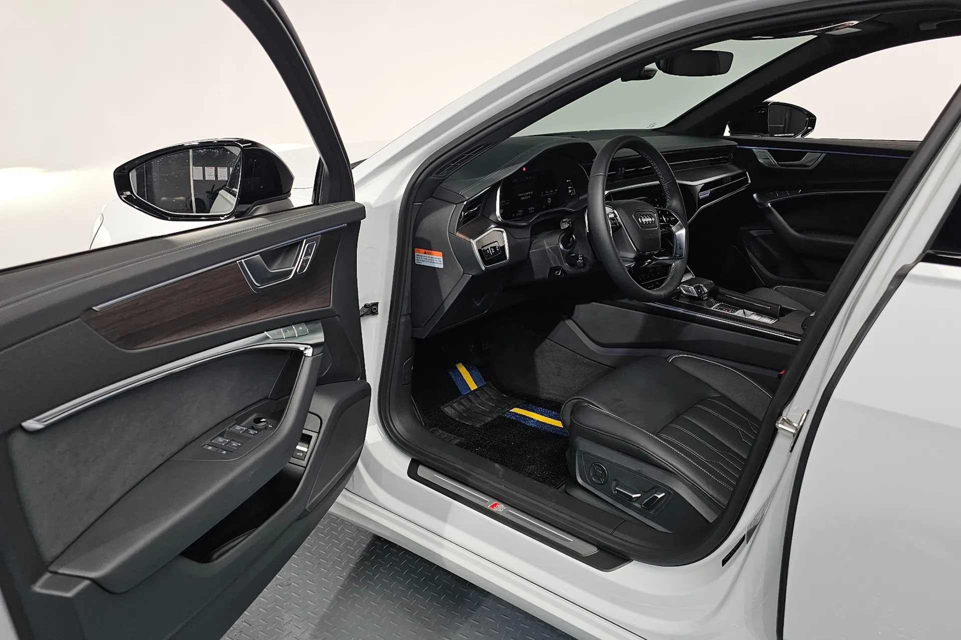 Заказать Audi A6 45 TFSI Quattro Premium 2025 2.0 л 265 л.с Бензин, Белый, Полный привод, Автомат — поставка из Германия, доставка по России и СНГ