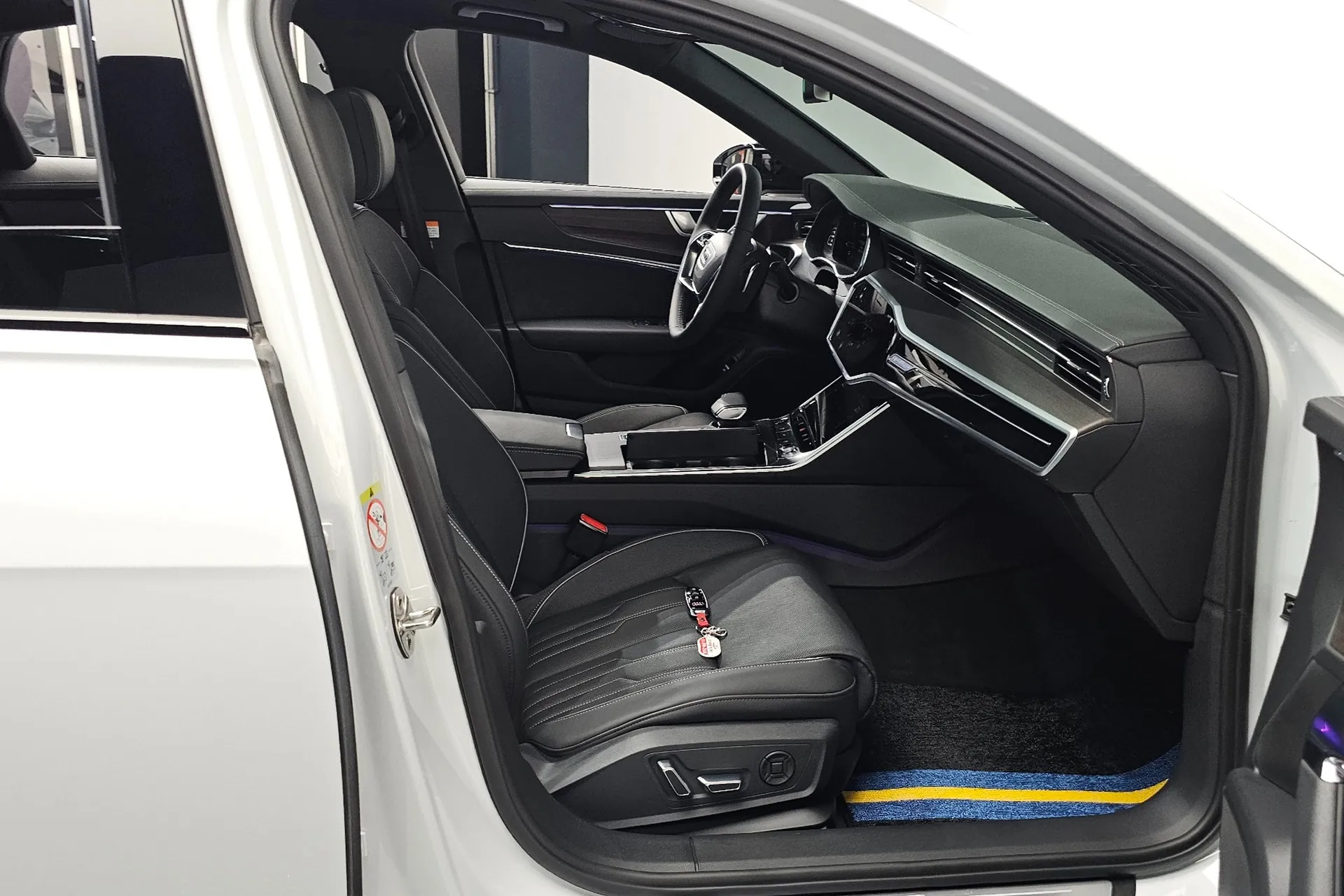 Audi A6 45 TFSI Quattro Premium 2025 2.0 л 265 л.с Бензин, пробег 4 583 км, Белый, Полный привод, Автомат, авто из Германия, доставка по РФ