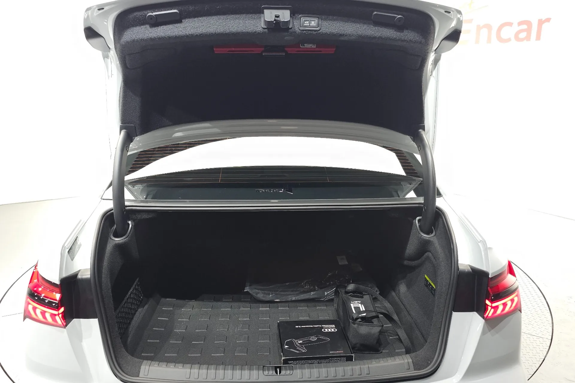 Доступен к заказу Audi A6 45 TFSI Quattro Premium 2025 2.0 л 265 л.с Бензин: Белый, коробка Автомат, привод Полный привод, осмотр и тест-драйв в Москве