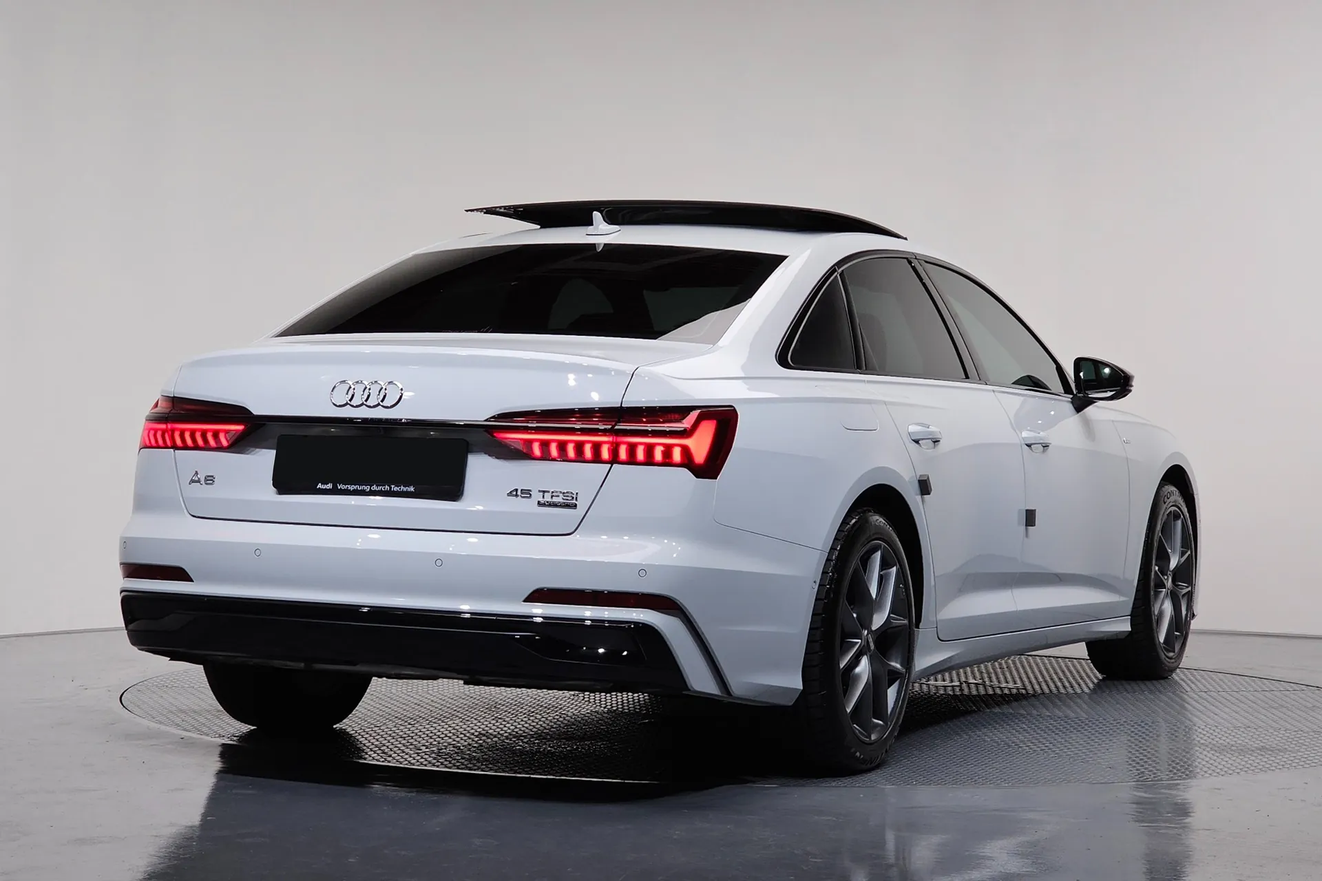 Заказать Audi A6 45 TFSI Quattro Premium 2025 2.0 л 265 л.с Бензин с пробегом 4 583 км, Автомат, Полный привод, цвет Белый, поставка из Германия, доставка по РФ