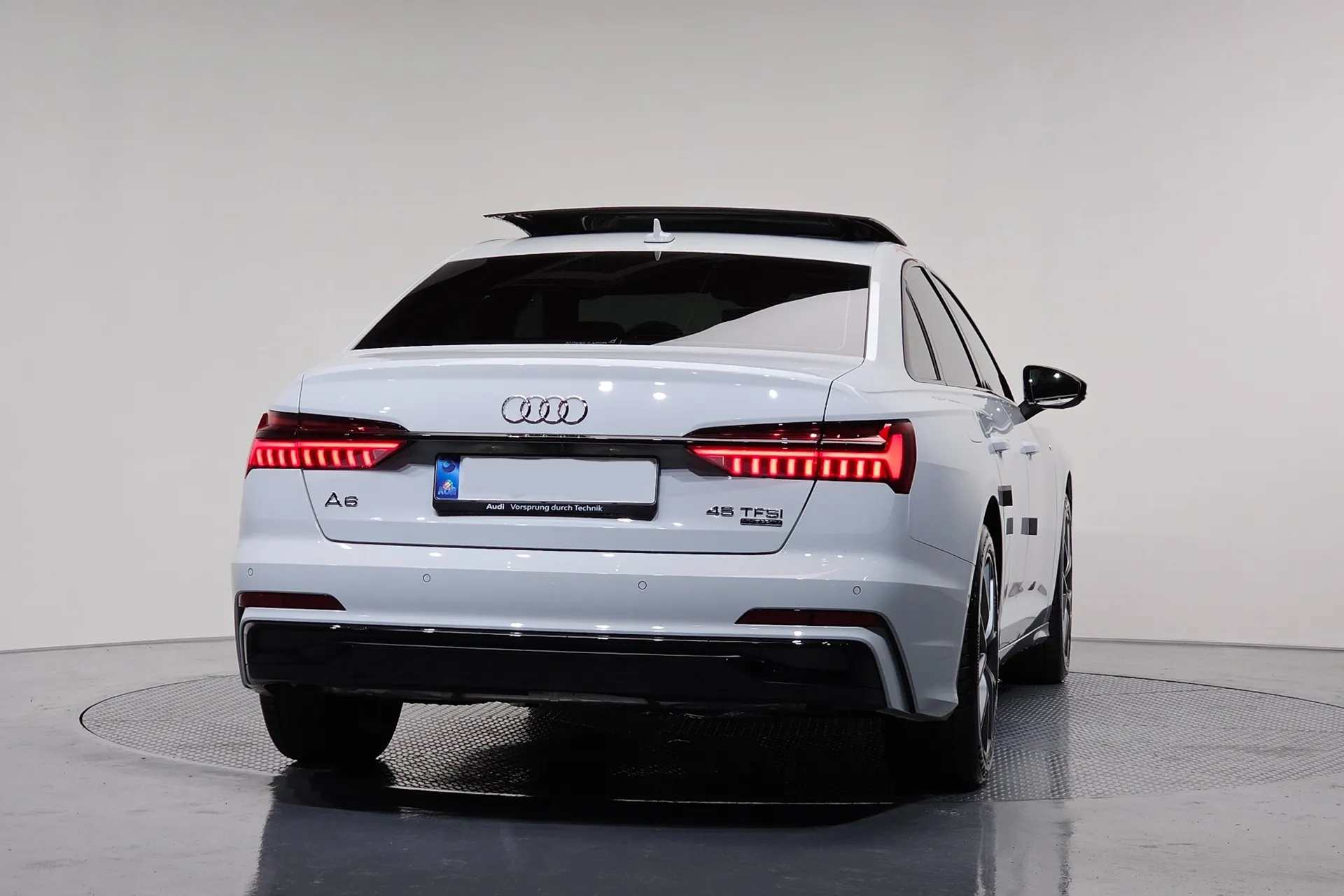 Купить Audi A6 45 TFSI Quattro Premium 2025 2.0 л 265 л.с Бензин, Белый, Автомат, Полный привод — авто из Германия, с доставкой по всей России