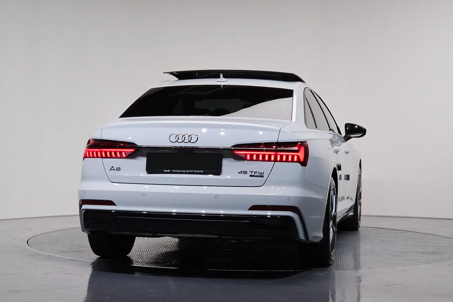Купить Audi A6 45 TFSI Quattro Premium 2025 2.0 л 265 л.с Бензин, Белый, Автомат, Полный привод — авто из Германия, с доставкой по всей России