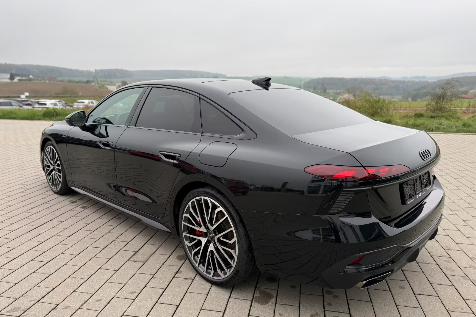 Купить Audi A6 e-hybrid S tronic 2026 2.0 л 367 л.с Гибрид с минимальным пробегом 20 км, Чёрный, доставим из Германия в любой город РФ