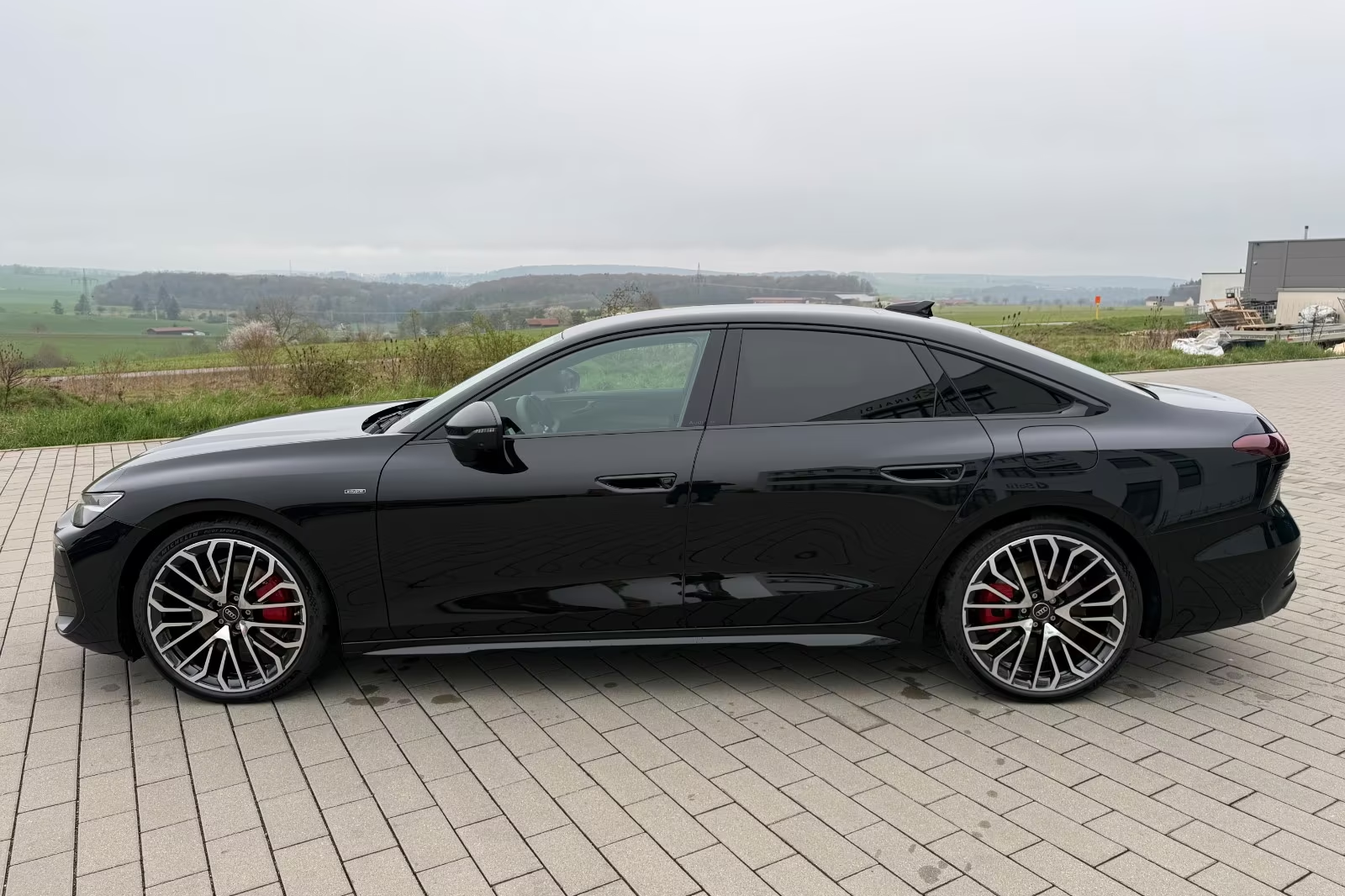 Доступен к заказу Audi A6 e-hybrid S tronic 2026 2.0 л 367 л.с Гибрид: Чёрный, коробка Автомат, привод Полный привод, осмотр и тест-драйв в Москве