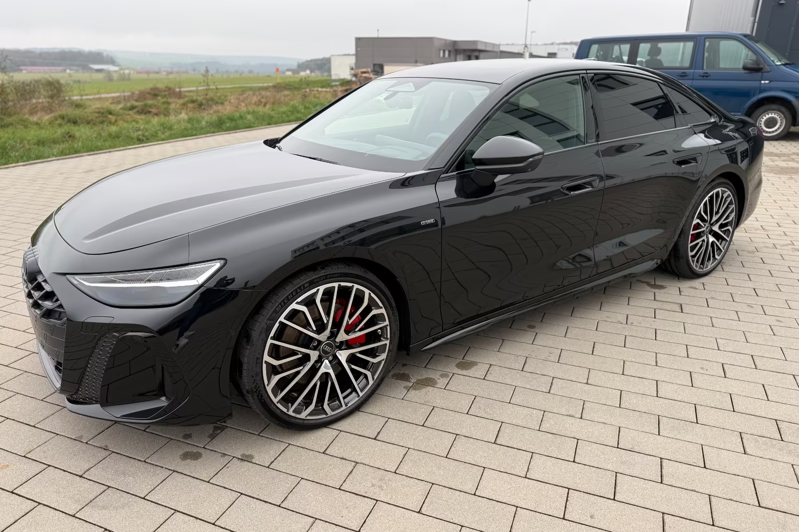 Заказать Audi A6 e-hybrid S tronic 2026 2.0 л 367 л.с Гибрид с пробегом 20 км, Автомат, Полный привод, цвет Чёрный, поставка из Германия, доставка по РФ