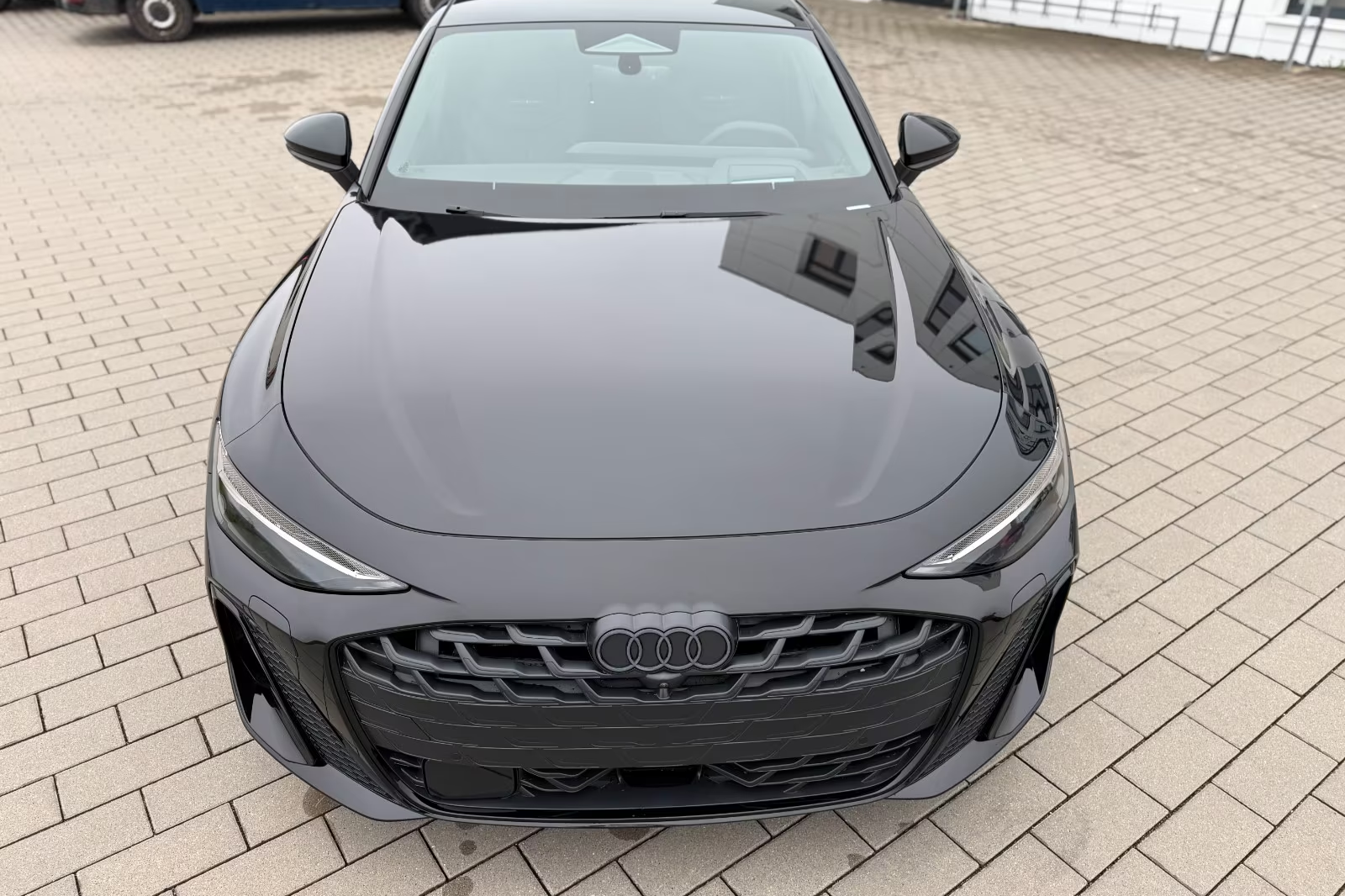 Новый Audi A6 e-hybrid S tronic 2026 2.0 л 367 л.с Гибрид: Полный привод, Чёрный, коробка — Автомат, привезён из Германия, доставка по регионам