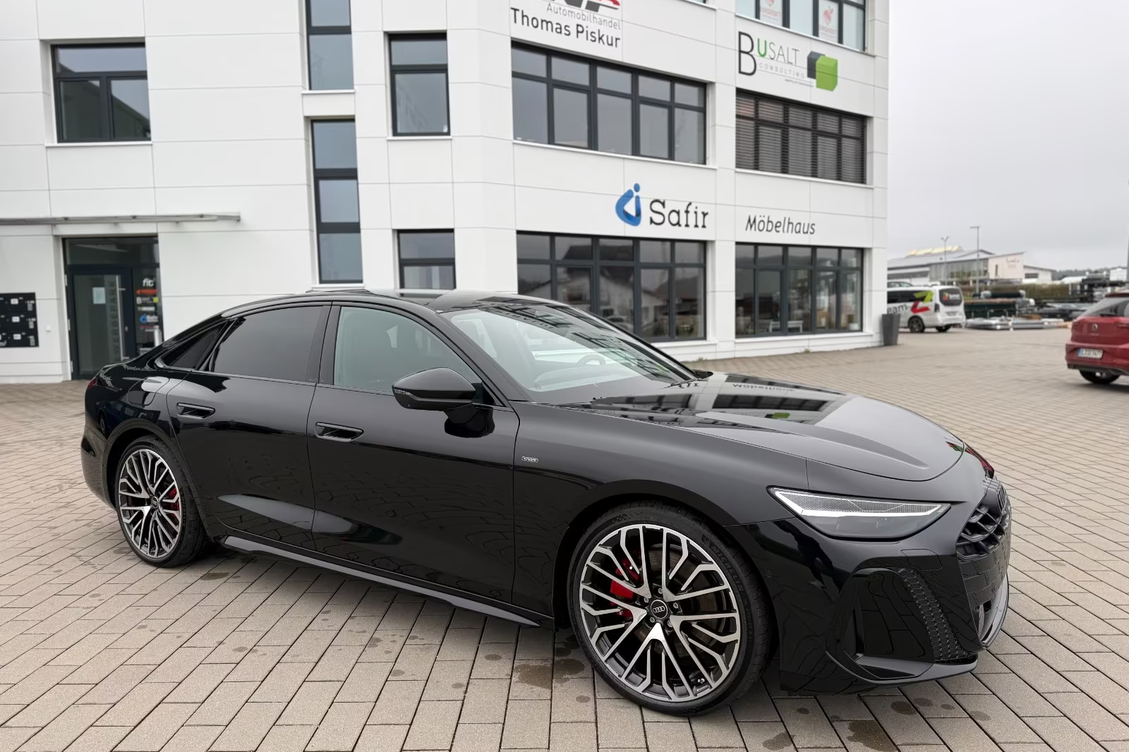 Автомобиль Audi A6 e-hybrid S tronic 2026 2.0 л 367 л.с Гибрид, Чёрный, пробег 20 км, производство — Германия, доставка по РФ