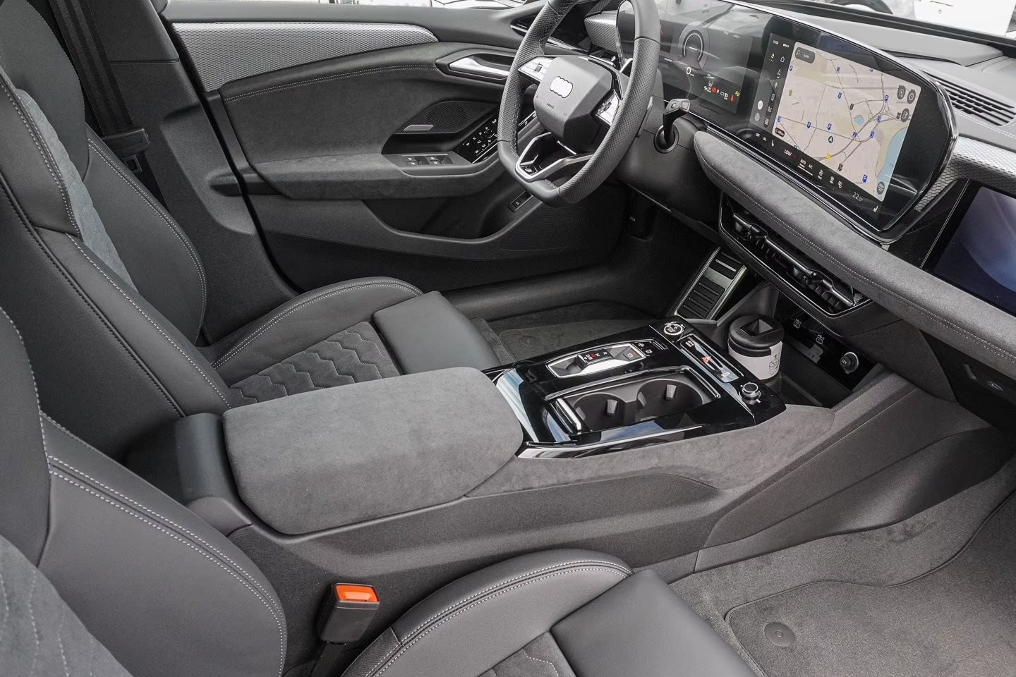 Заказать Audi A6 e-tron Avant quattro S line business, Tech pro 2026 0.0 л 428 л.с Электричество с пробегом 10 км, Автомат, Полный привод, цвет Синий, поставка из Германия, доставка по РФ A6 e-tron Avant quattro S line business, Tech pro - фото 3