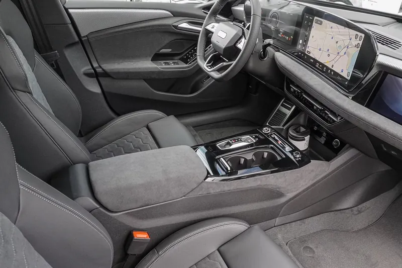 Заказать Audi A6 e-tron Avant quattro S line business, Tech pro 2026 0.0 л 428 л.с Электричество с пробегом 10 км, Автомат, Полный привод, цвет Синий, поставка из Германия, доставка по РФ A6 e-tron Avant quattro S line business, Tech pro - фото 3