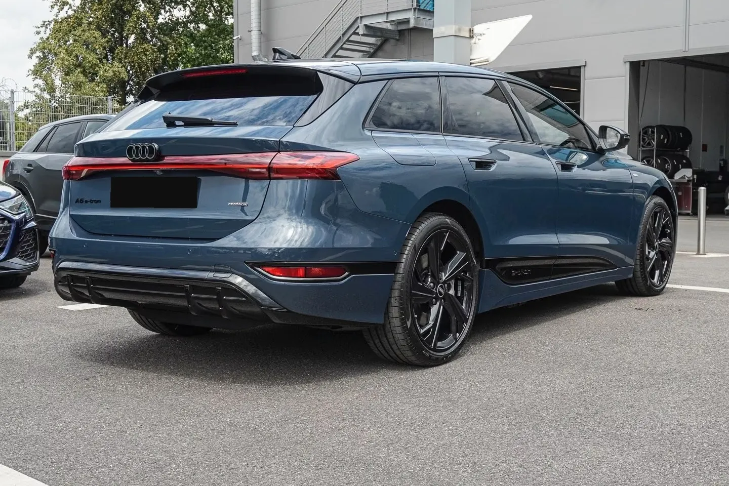 Audi A6 e-tron Avant quattro S line business, Tech pro 2026 0.0 л 428 л.с Электричество, новый авто, Полный привод, Автомат, цвет Синий, страна-производитель — Германия A6 e-tron Avant quattro S line business, Tech pro - фото 2