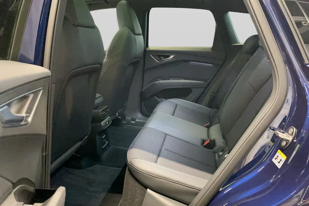 Заказать Audi Q4 35 e-tron 2025 1.0 л 170 л.с Электричество, Синий, Задний привод, Автомат — поставка из Германия, доставка по России и СНГ