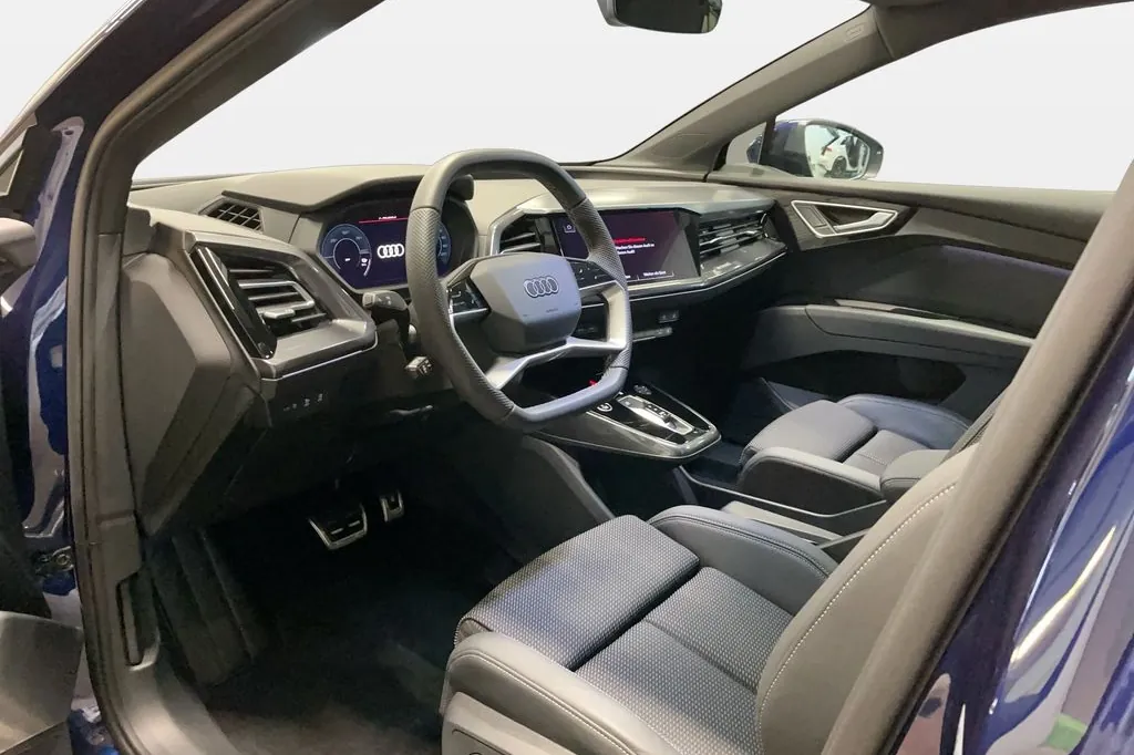 Audi Q4 35 e-tron 2025 1.0 л 170 л.с Электричество, коробка Автомат, привод Задний привод, автомобиль из Германия, доставка по России