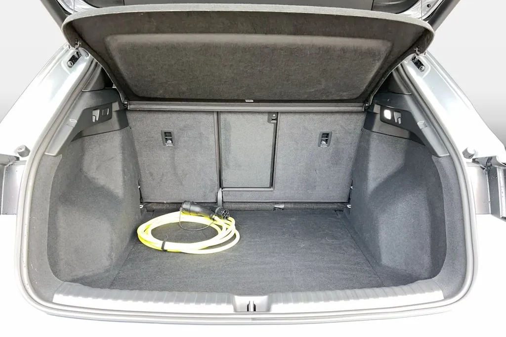 Автомобиль Audi Q4 35 e-tron 2025 1.0 л 170 л.с Электричество, Серебристый, пробег 8 450 км, производство — Германия, доставка по РФ