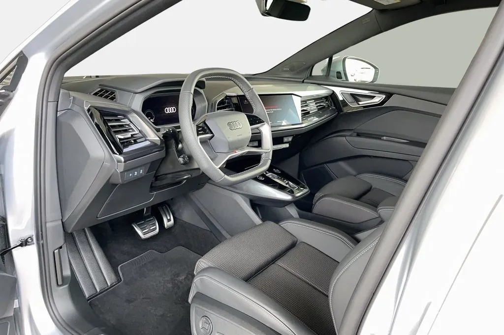 Новый Audi Q4 35 e-tron 2025 1.0 л 170 л.с Электричество: Задний привод, Серебристый, коробка — Автомат, привезён из Германия, доставка по регионам