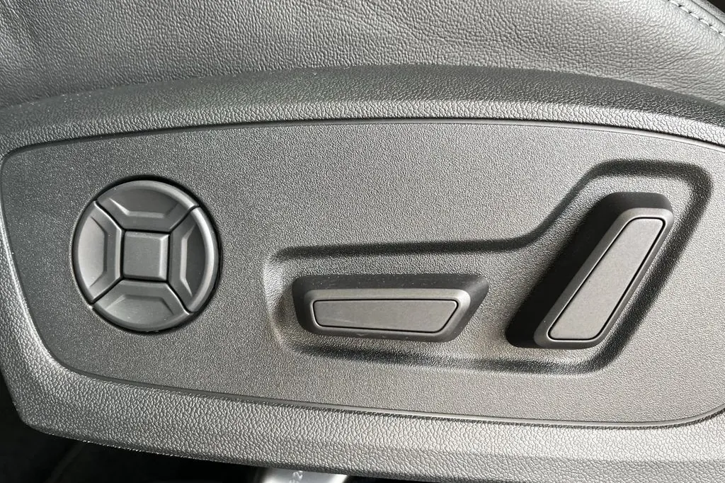 Заказать Audi Q4 35 e-tron 2025 1.0 л 170 л.с Электричество, Серебристый, Задний привод, Автомат — поставка из Германия, доставка по России и СНГ