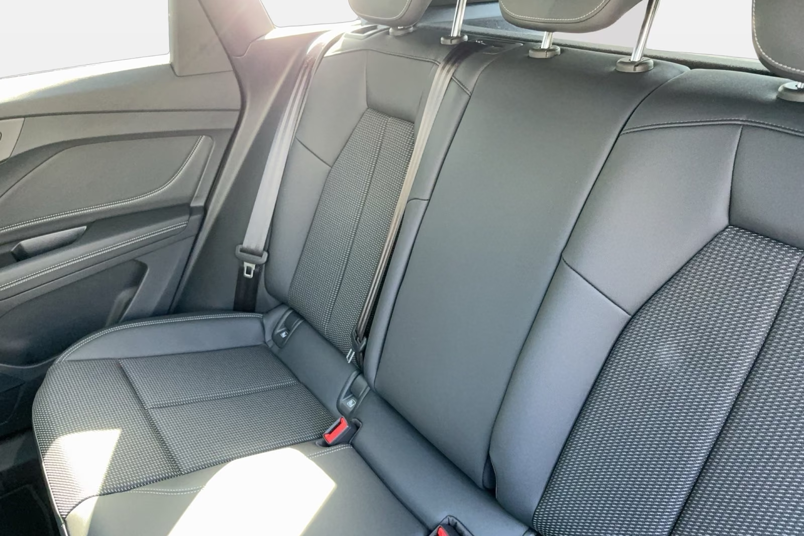 Заказать Audi Q4 e-tron 2026 0.0 л 204 л.с Электричество, Чёрный, Задний привод, Автомат — поставка из Германия, доставка по России и СНГ, фото 10