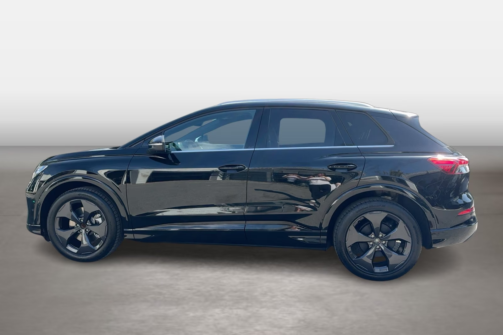 Новый Audi Q4 e-tron 2026 0.0 л 204 л.с Электричество в кузове Чёрный, коробка — Автомат, привод — Задний привод, страна производства — Германия, фото 12
