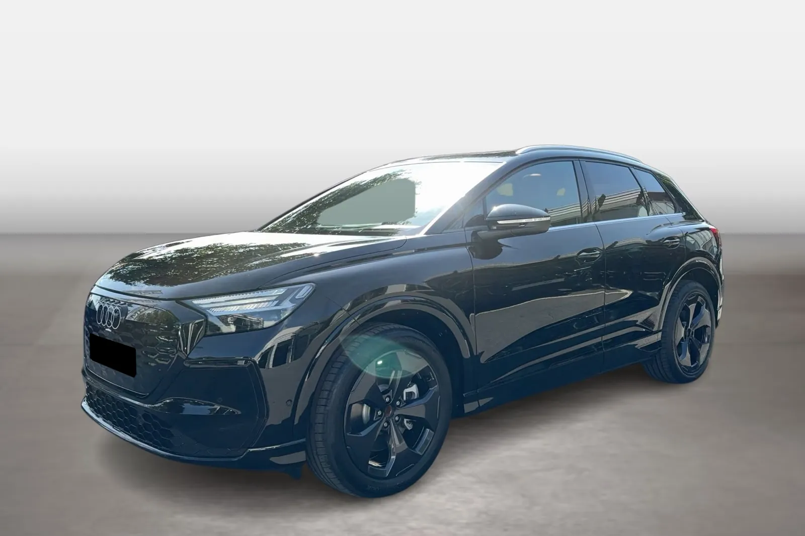 Audi Q4 e-tron 2026, чёрный