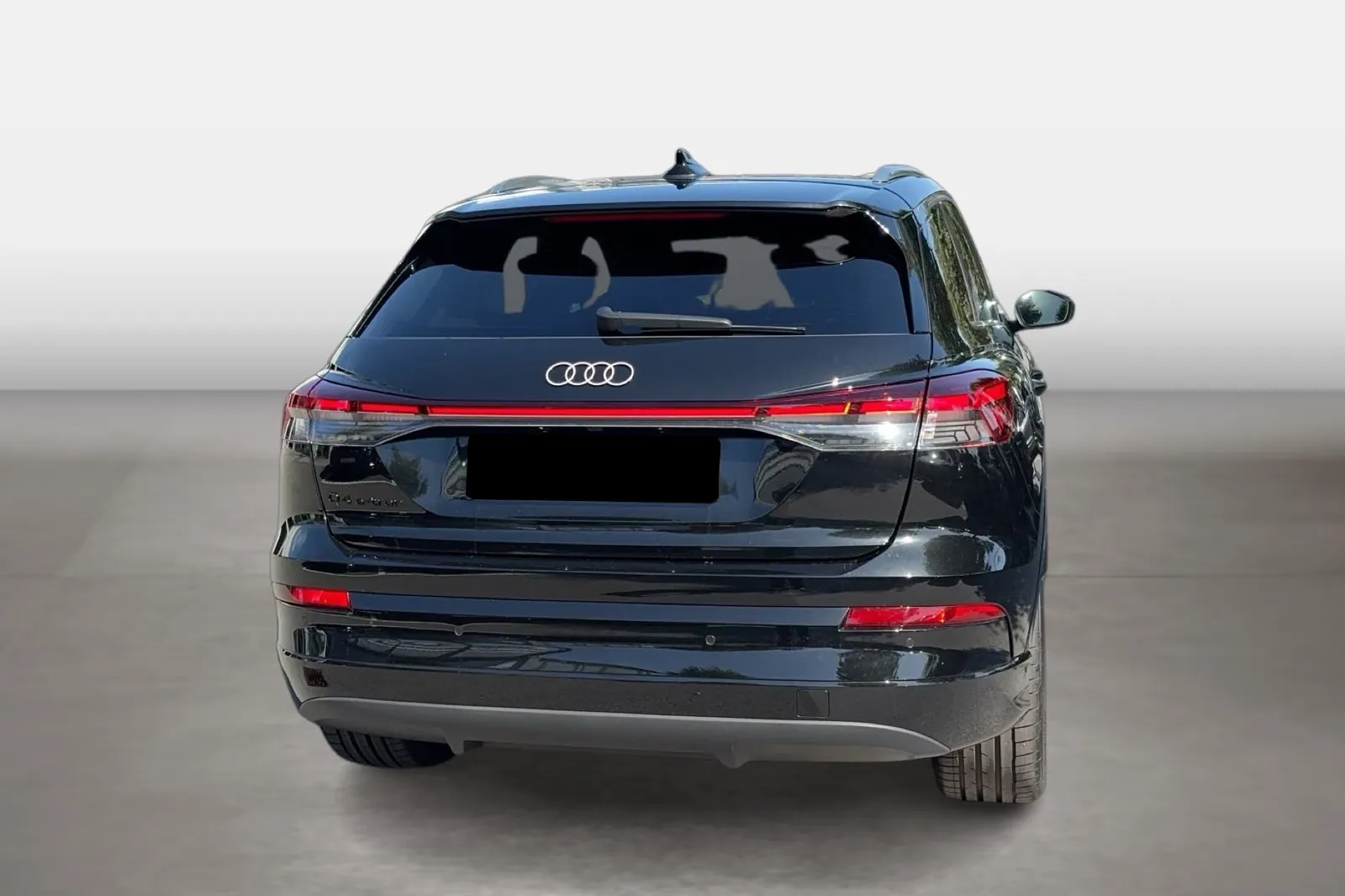 Audi Q4 e-tron 2026 0.0 л 204 л.с Электричество в продаже: Чёрный, Автомат, Задний привод, страна-производитель — Германия, доставка по РФ, фото 4