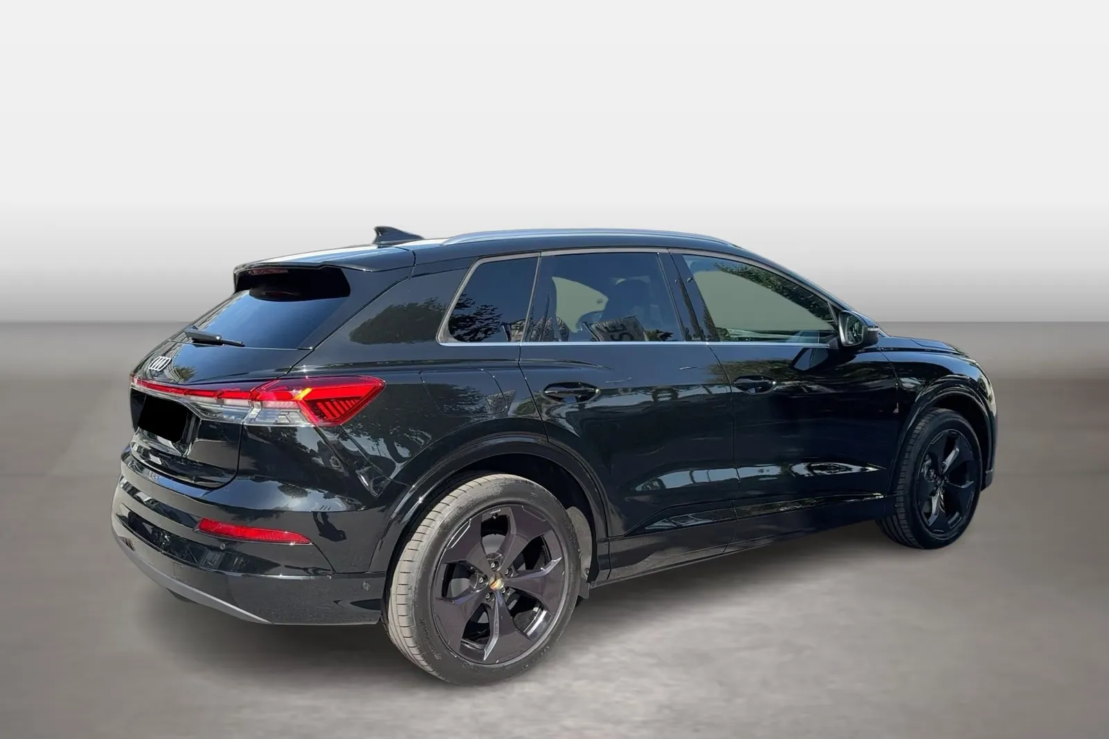 Купить Audi Q4 e-tron 2026 0.0 л 204 л.с Электричество, Чёрный, Автомат, Задний привод — авто из Германия, с доставкой по всей России, фото 3